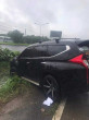 Автовладелец, протаранив дерево, перевернул свой внедорожник в Тайланде (Видео) 1
