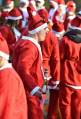 Тысячи разнополых «Санта - Клаусов» вышли на улицы Вуллонгонга, Лондона и Нью - Йорка + зомби вечеринка в Австралии (Видео) 69