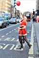 Тысячи разнополых «Санта - Клаусов» вышли на улицы Вуллонгонга, Лондона и Нью - Йорка + зомби вечеринка в Австралии (Видео) 138