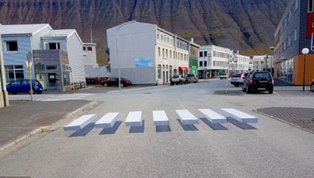 «Зебра 3D» появилась на пешеходных переходах в Исландии. (Видео)