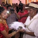 Мэр мексиканского города ради рыбаков в очередной раз женился на крокодиле. (Видео)