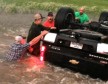 Драматический момент спасения детей из тонущего автомобиля был снят на камеру в Техасе 3