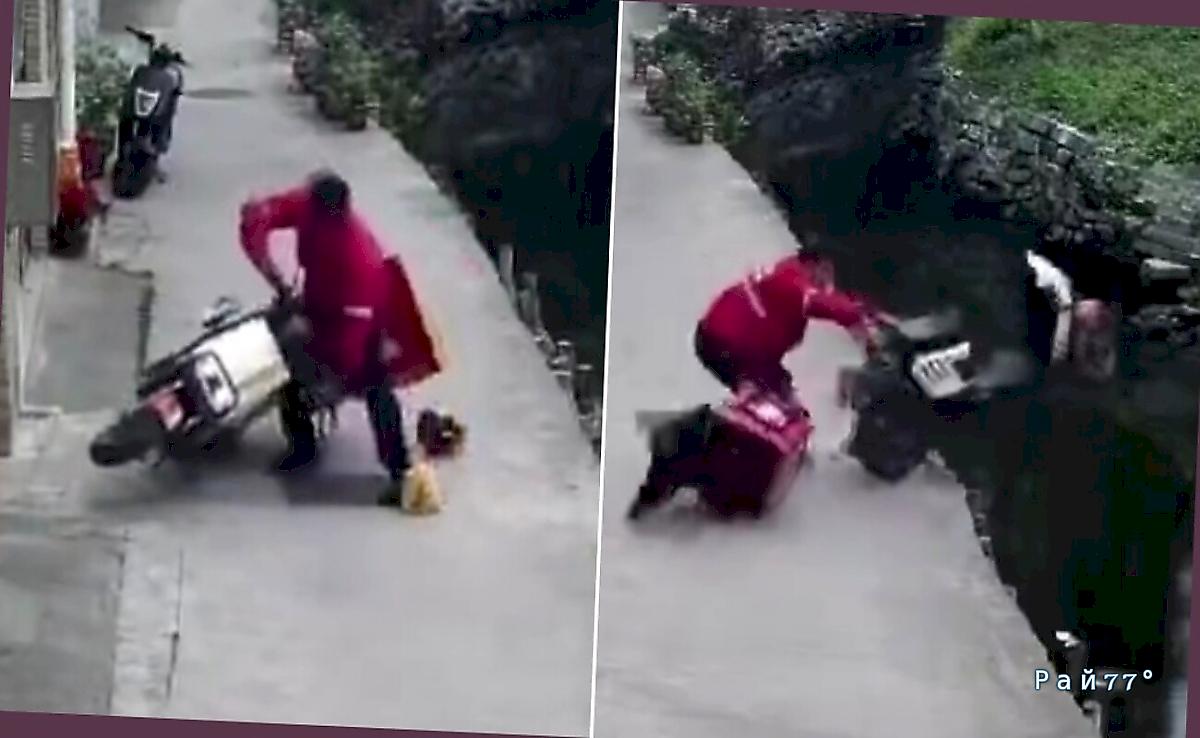 Курьер эпично утопил в пруду свой скутер и прославился в Сети