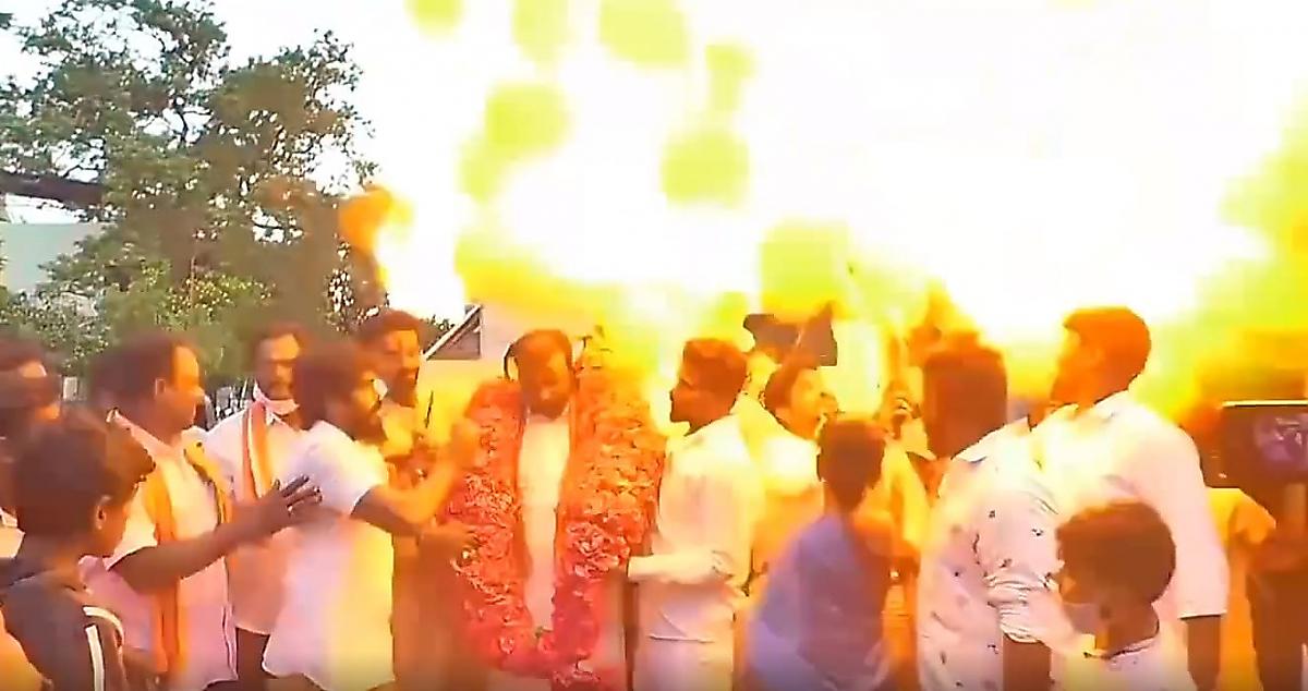 Связка наполненных газом шаров взорвалась на праздновании в Индии