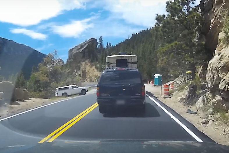 Автомобиль «сбежал» от рассеянного водителя в Колорадо ▶