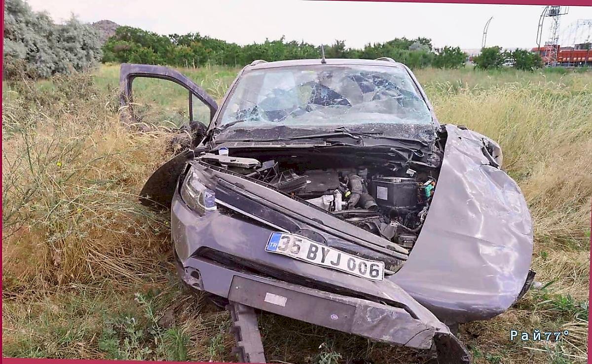 В Турции потерявший управление автомобиль попал в аварию, в результате которой пострадали 4 человека ▶️ В Турции потерявший управление автомобиль попал в аварию, в результате которой пострадали 4 человека ▶️