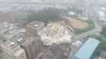 Массивное здание отеля снесли в Китае (Видео)