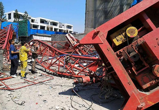 Башенный кран рухнул на стройплощадке в Таиланде ▶