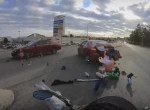 Мотоциклист оказал «медвежью услугу» автомобилисту и чудом избежал столкновения с легковушкой