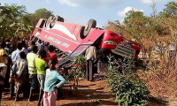 Африканец сделал селфи до и после автокатастрофы в Мозамбике 1