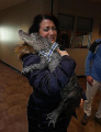 Ласковый крокодил посещает дома престарелых в качестве животного эмоциональной поддержки ▶ 5