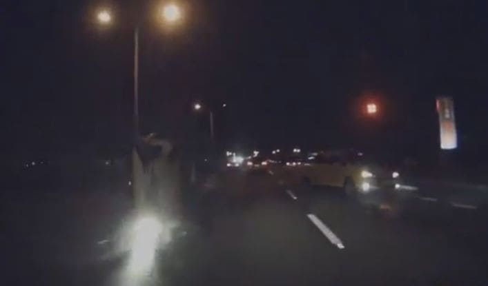 Такси и легковушка не поделили дорогу на Тайване (Видео) Такси и легковушка не поделили дорогу на Тайване (Видео)