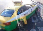 Разборка таксиста и водителя автобуса, закончившаяся ДТП, попала на видеокамеру в Китае ▶