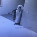 Воришка в костюме призрака попытался ограбить частное жилище в Китае. (Видео)