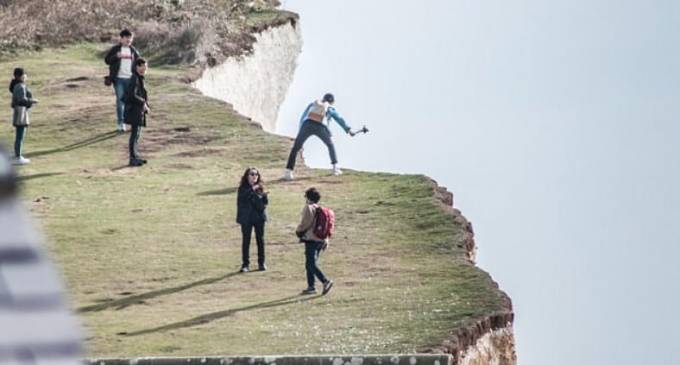 Корейская туристка упала с утёса во время селфи в Британии