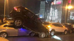Пять автомобилей оказались друг под другом из-за невнимательности китайского автовладельца (Видео)