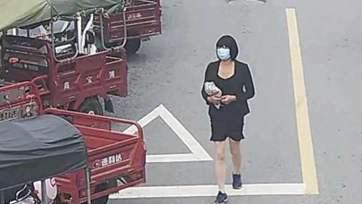 Лысый китаец, маскируясь под красивых женщин, угнал десятки скутеров