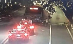Момент взрыва автобуса попал на видеокамеру в Китае 1
