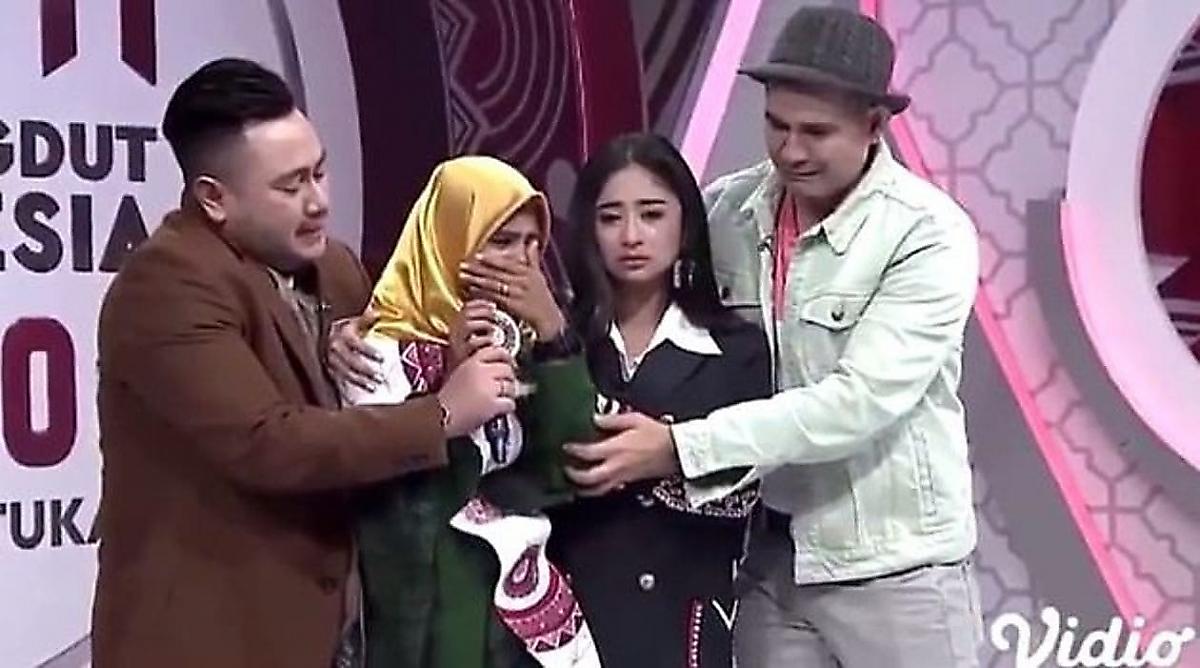 Участница шоу «Голос» в Индонезии узнала о смерти матери в прямом эфире программы