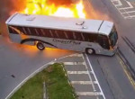 Огненная авария с участием цистерновоза, автобуса и легковушки попала на видео в Бразилии