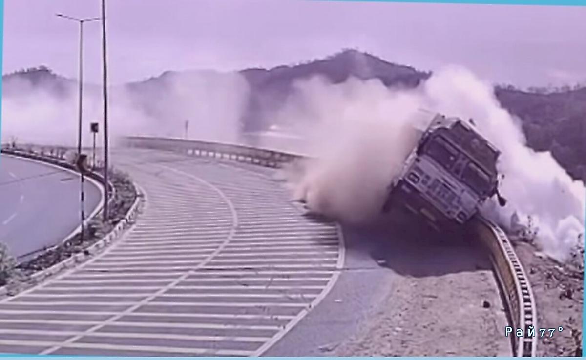 Грузовик с отказавшими тормозами чудом не вылетел в кювет ▶️