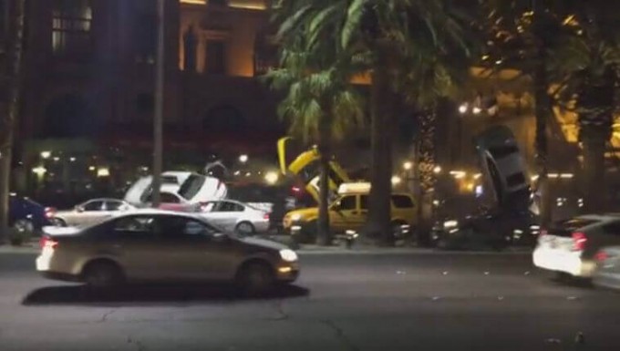 Случайный свидетель снял момент автокатастрофы во время съёмок боевика в Лас - Вегасе (Видео)