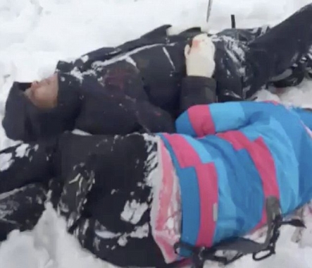 Два экстремала получили травмы во время прыжка с моста. (Видео)