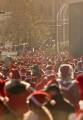 Тысячи разнополых «Санта - Клаусов» вышли на улицы Вуллонгонга, Лондона и Нью - Йорка + зомби вечеринка в Австралии (Видео) 94