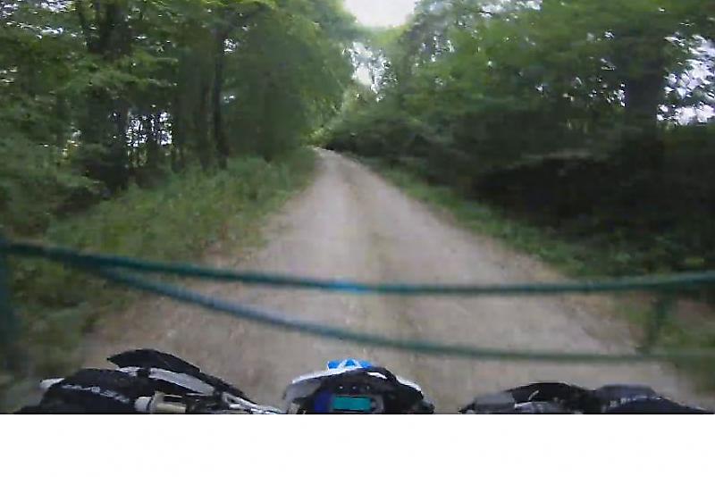 Мотоциклист не заметил ворота на своём пути ▶