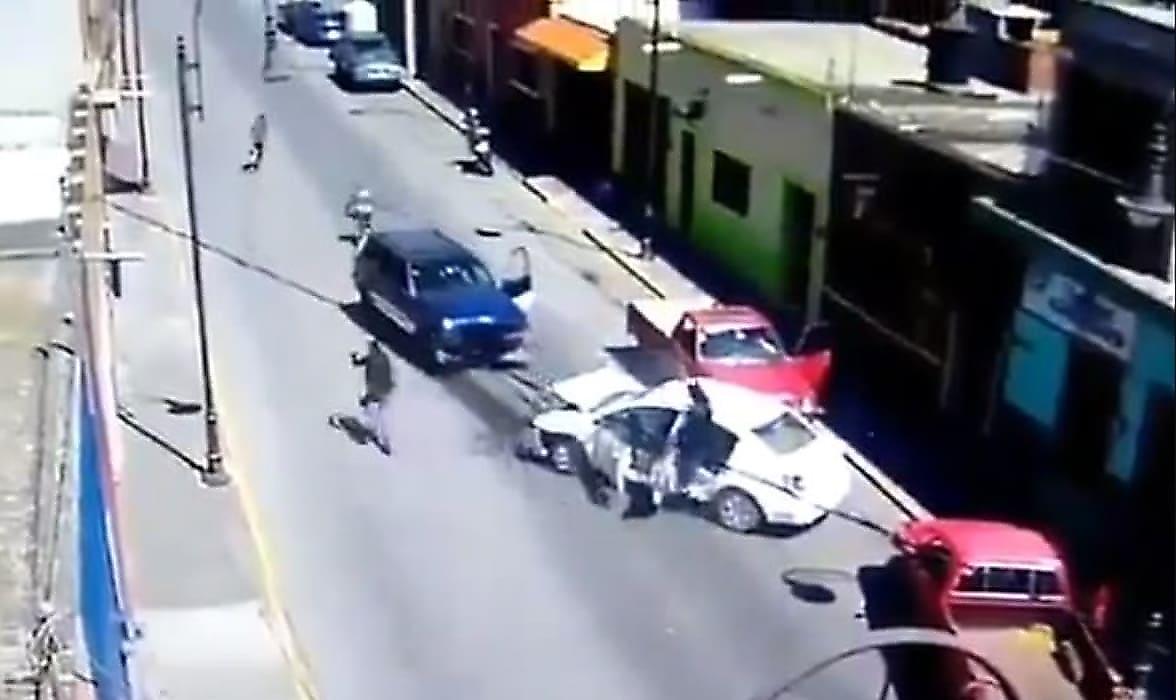 Разборка членов двух преступных картелей попала на видео в Мексике