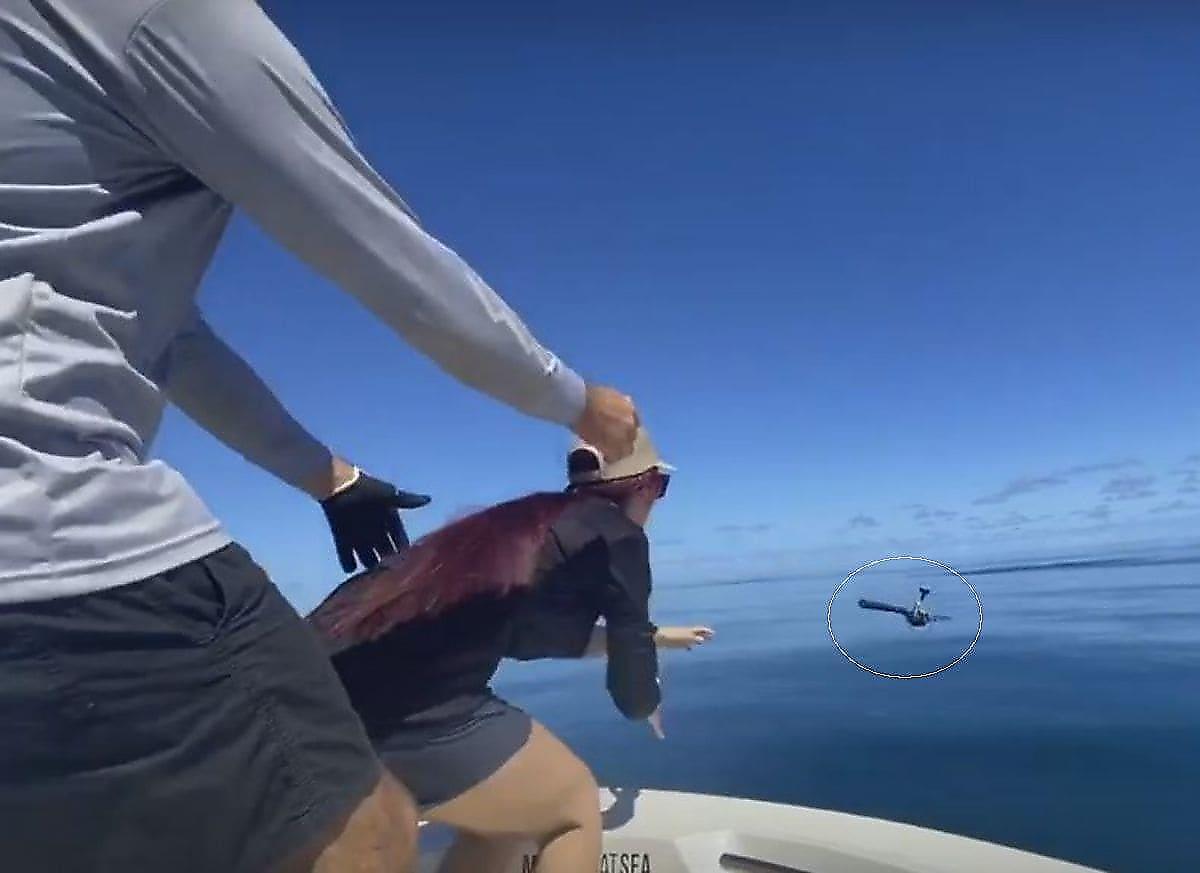 Рыбина вырвала удочку из рук рыбачки в Австралии