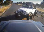 Водитель и пассажир перевернувшейся легковушки «обделались лёгким испугом» на глазах у автомобилиста в Австралии