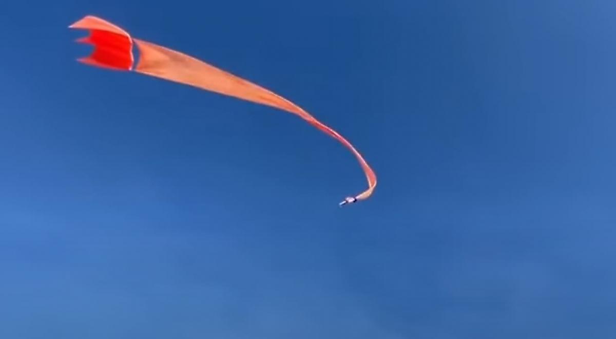 Ребёнок, зацепившись за воздушного змея, взмыл в небо на Тайване