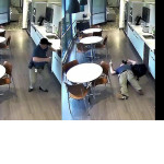 Страховая афёра в исполнении хитрого американца попала на видеокамеру в кафе ▶