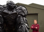 Британский скульптор создал «гориллу апокалипсиса» из отходов автомобильной промышленности 3