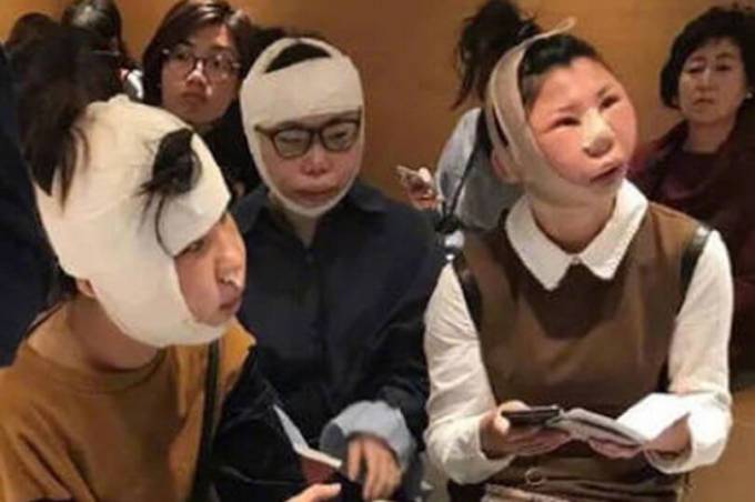 Три китаянки после пластических операций не смогли пройти паспортный контроль в корейском аэропорту.