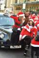 Тысячи разнополых «Санта - Клаусов» вышли на улицы Вуллонгонга, Лондона и Нью - Йорка + зомби вечеринка в Австралии (Видео) 126