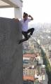 Шок*! Китайский экстремал снял собственную смерть во время «покорения» 62-этажного небоскрёба. (Видео) 3