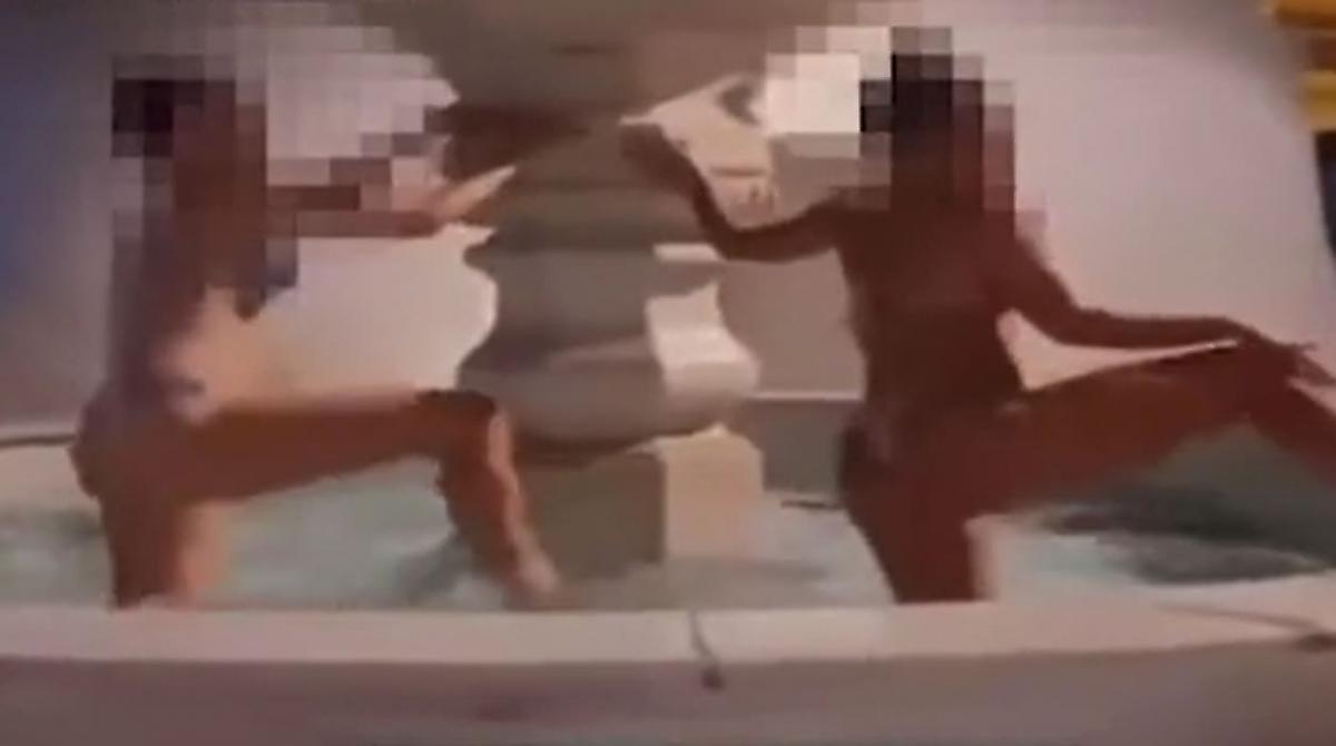 Две любительницы тверка, забравшиеся в фонтан, получили крупные штрафы в Испании