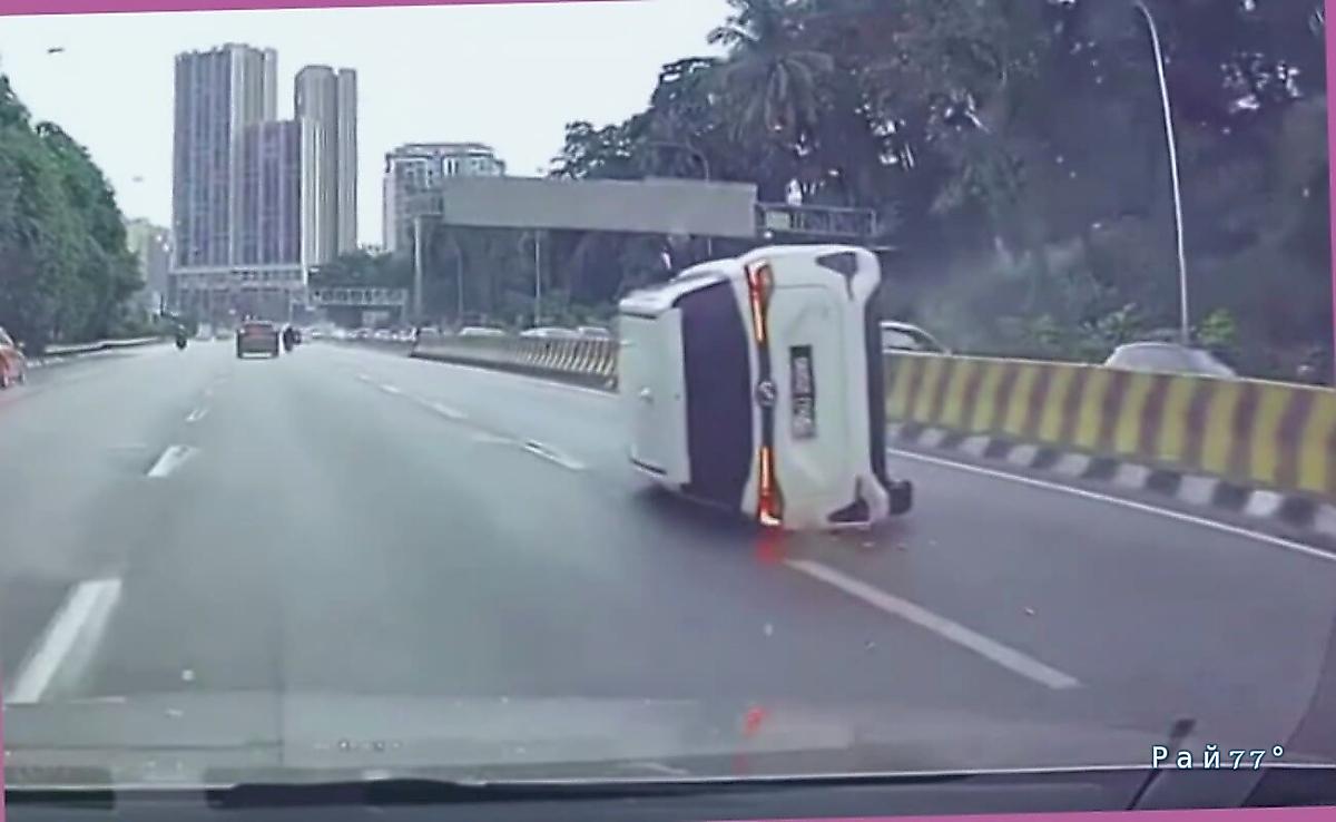 Водитель не справился с управлением и на бок завалил свою легковушку ▶️