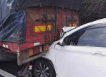 Китаец уснул за рулём и врезавшись в грузовик, совершил экстремальное путешествие в составе «автопоезда»