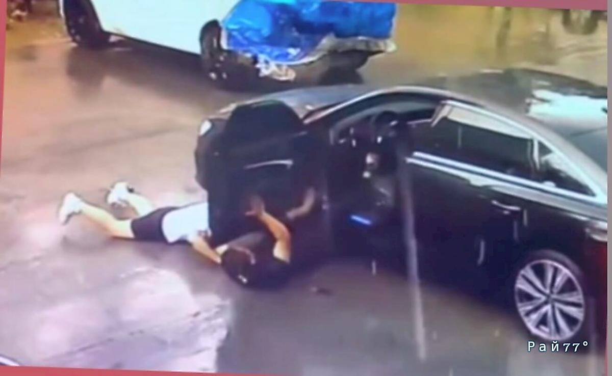 Курьёзная попытка отогнать автомобиль в исполнении молодожёнов попала на видео в КНР ▶️