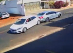 Автомобилисты, одновременно сдавая задним ходом, угодили в курьёзную ситуацию