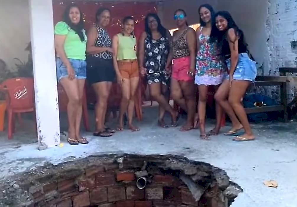 Танец бразильянок закончился на дне колодца возле частного жилища