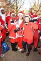 Тысячи разнополых «Санта - Клаусов» вышли на улицы Вуллонгонга, Лондона и Нью - Йорка + зомби вечеринка в Австралии (Видео) 75