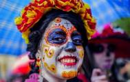 Тысячи мексиканцев приняли участие в параде, посвящённом дню мёртвых в Мехико. (Видео) 21