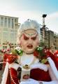 Тысячи разнополых «Санта - Клаусов» вышли на улицы Вуллонгонга, Лондона и Нью - Йорка + зомби вечеринка в Австралии (Видео) 96