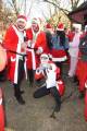 Тысячи разнополых «Санта - Клаусов» вышли на улицы Вуллонгонга, Лондона и Нью - Йорка + зомби вечеринка в Австралии (Видео) 76