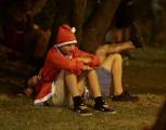 Тысячи разнополых «Санта - Клаусов» вышли на улицы Вуллонгонга, Лондона и Нью - Йорка + зомби вечеринка в Австралии (Видео) 20