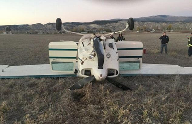 Пилот самолёта совершил экстренную посадку на поле в США.